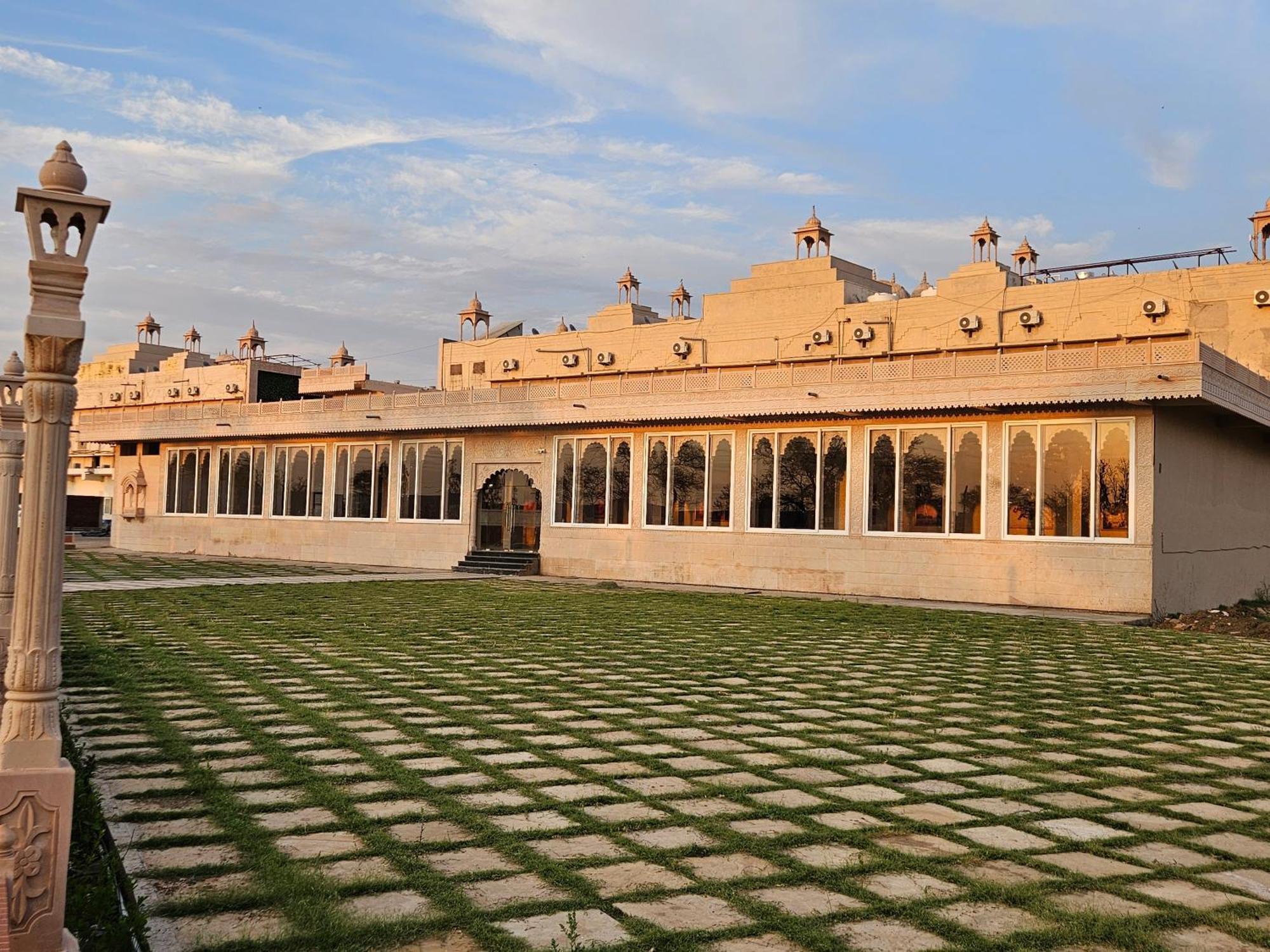 The Mewar Palace And Resort Shivpurī Exteriör bild
